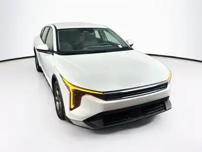 2025 Kia K4 LXS AT's photo