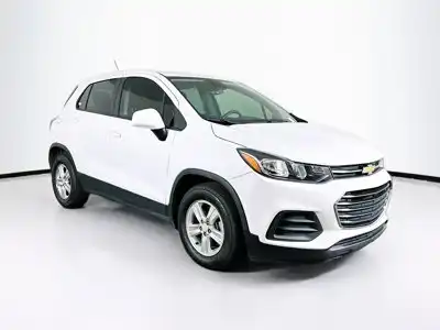 2022 Chevrolet Trax LS's photo