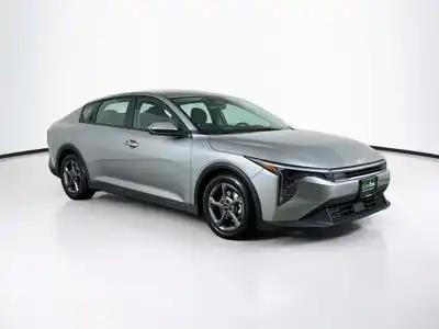 2025 Kia K4 LXS AT's photo
