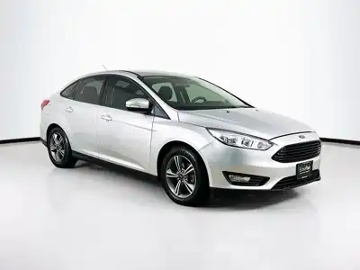 2016 Ford Focus Sedan SE's photo