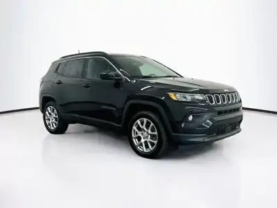 2023 Jeep Compass Latitude Lux 4X4's photo