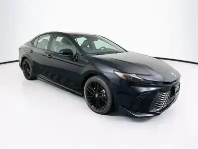 2025 Toyota Camry SE Hybrid's photo