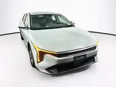 2025 Kia K4 LXS AT's photo