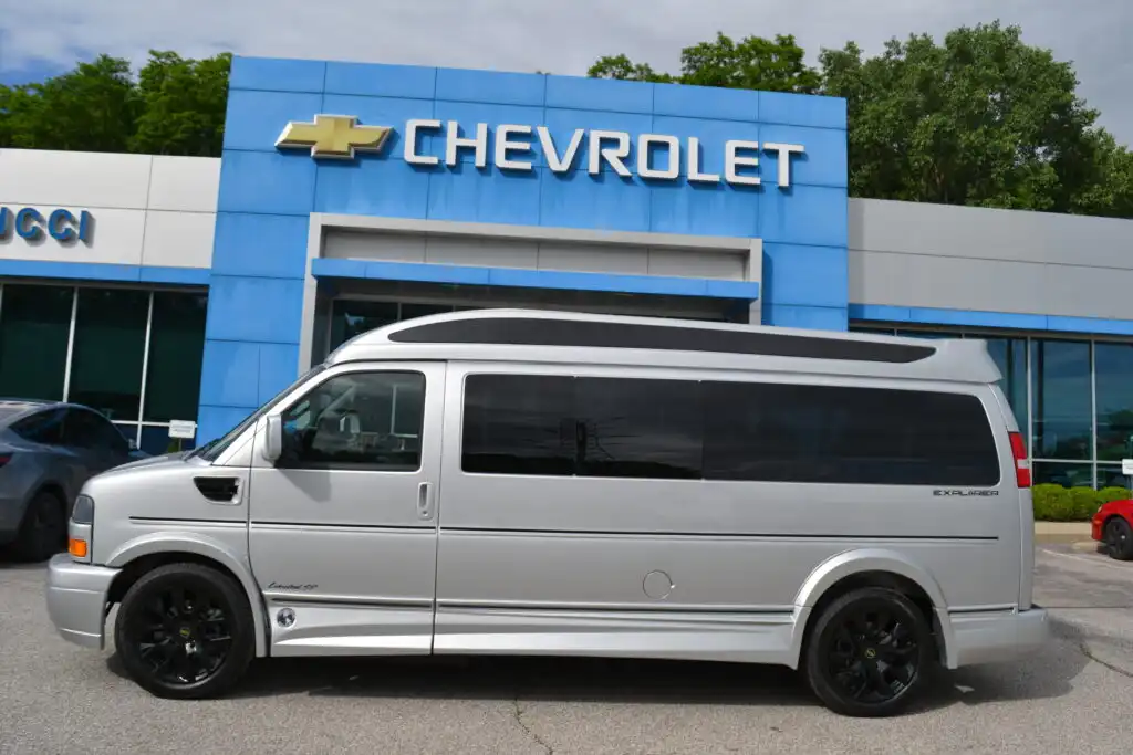 2026 Chevrolet Express Work Van HD 2500 Extended's photo