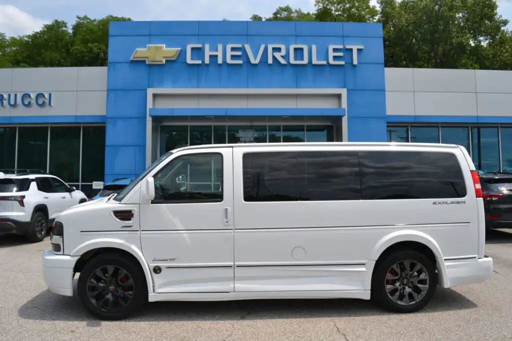 2024 Chevrolet Express 2500 Work Van HD's photo