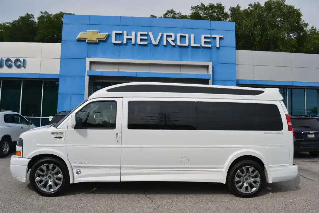 2026 Chevrolet Express 2500 Extended Work Van HD's photo
