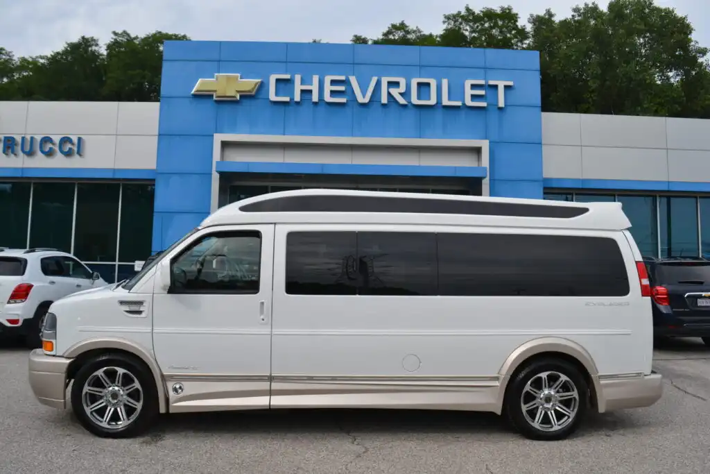 2018 Chevrolet Express's photo