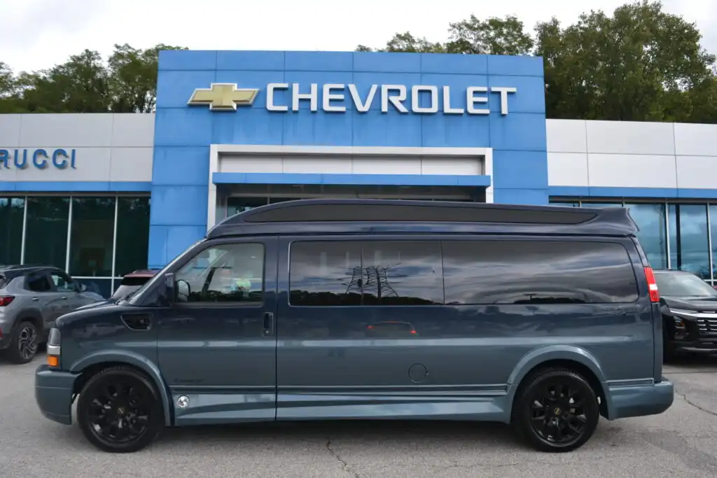 2024 Chevrolet Express Work Van HD 2500 Extended's photo