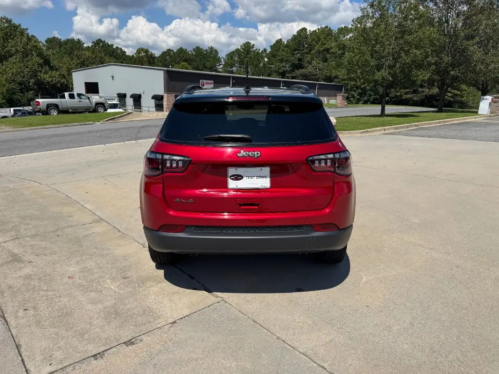 2024 Jeep Compass Latitude 4WD photo 4