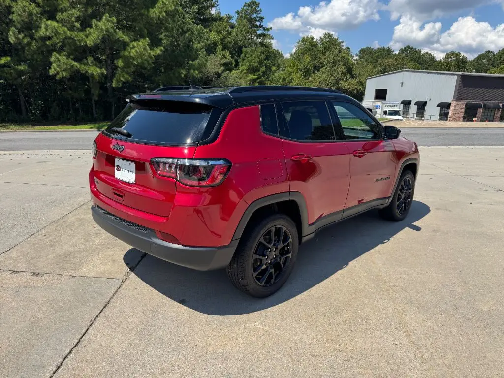 2024 Jeep Compass Latitude 4WD photo 5