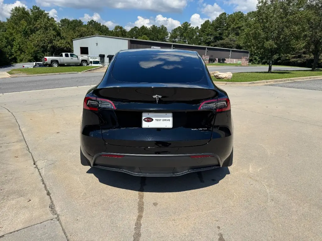 2023 Tesla Model Y Long Range Dual Motor AWD photo 4