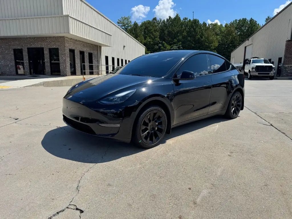 2023 Tesla Model Y Long Range Dual Motor AWD photo 1