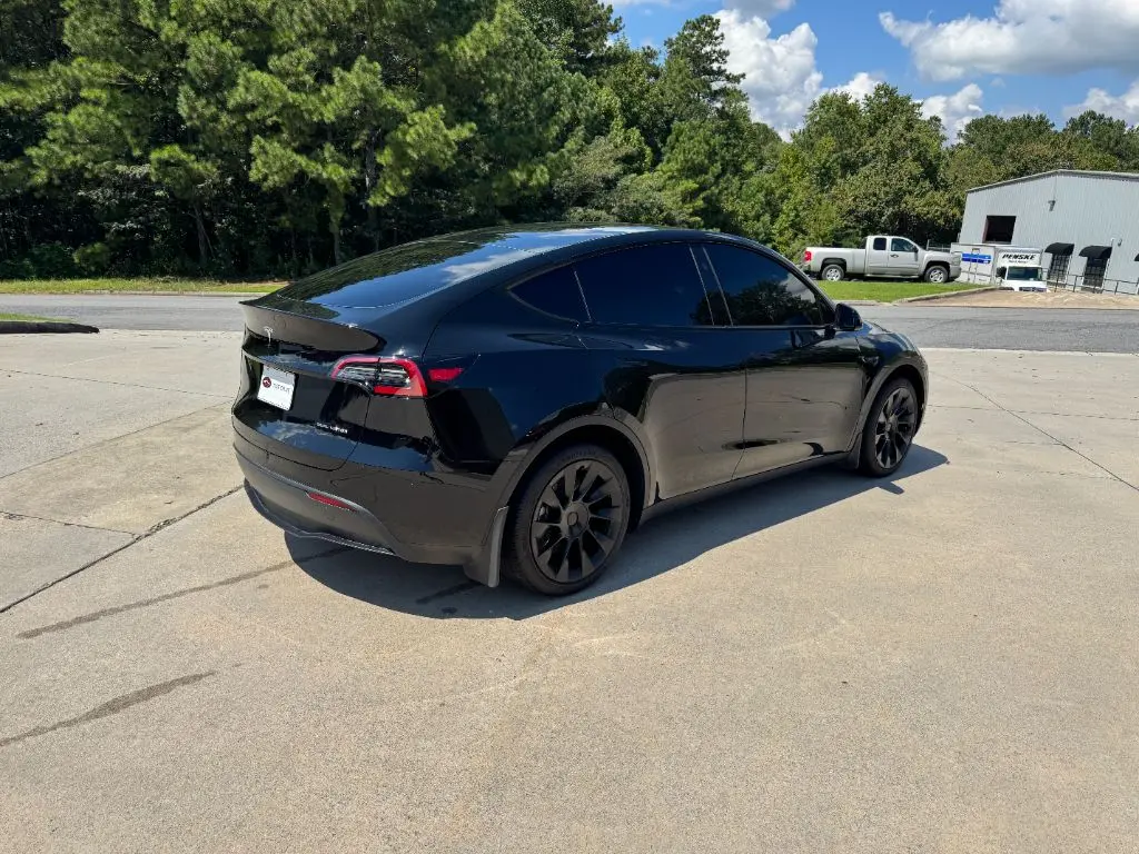 2023 Tesla Model Y Long Range Dual Motor AWD photo 5