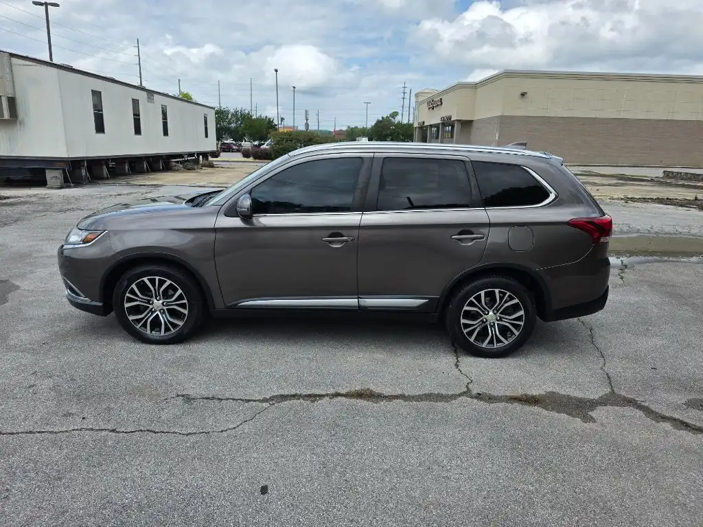2017 Mitsubishi Outlander SEL FWD's photo
