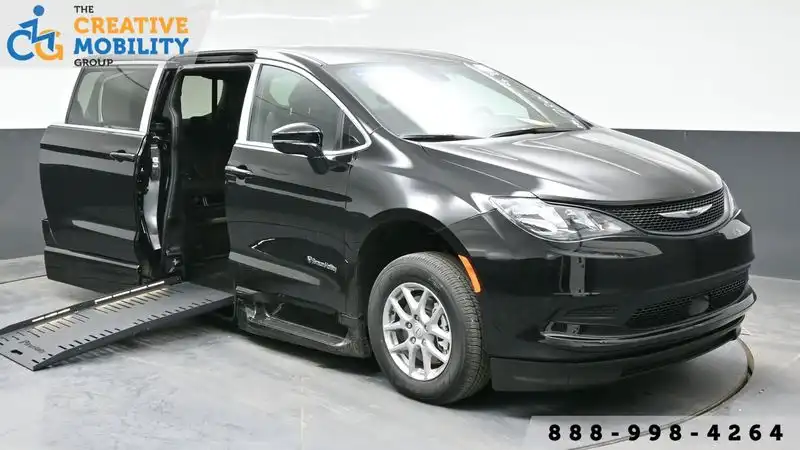 2026 Chrysler Voyager LX's photo