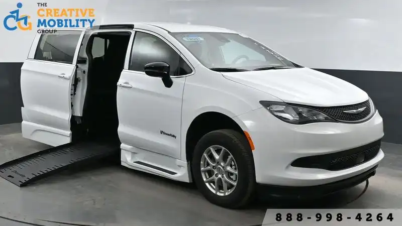 2026 Chrysler Voyager LX's photo