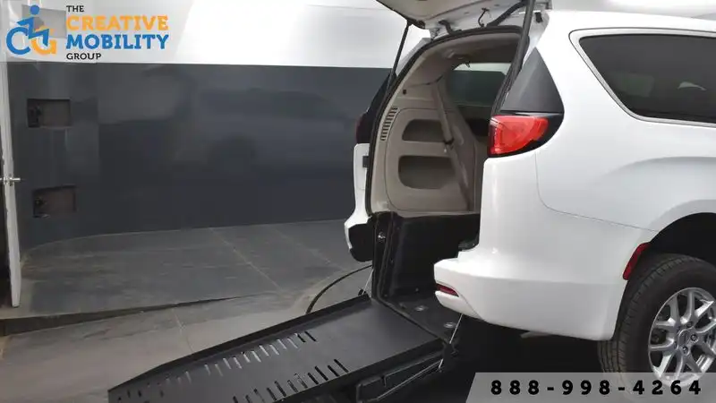 2023 Chrysler Voyager LX's photo