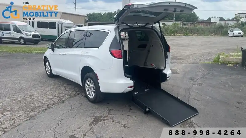 2023 Chrysler Voyager LX's photo