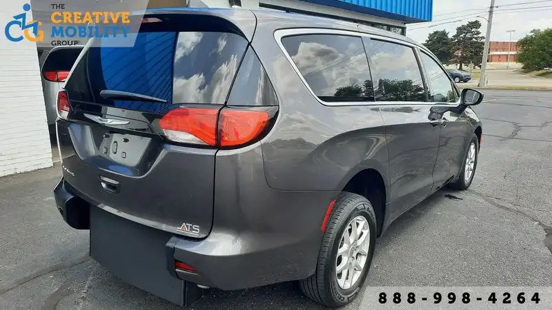 2023 Chrysler Voyager LX's photo