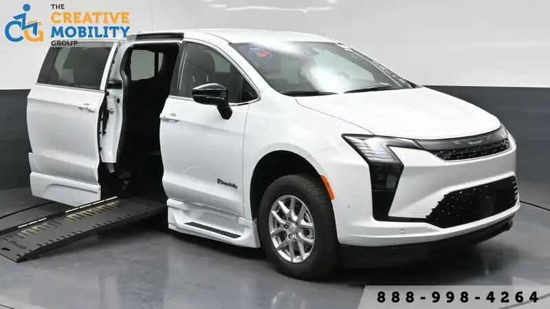 2027 Chrysler Pacifica Select's photo