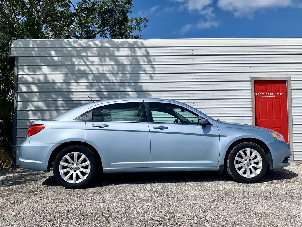 2013 Chrysler 200 Limited's photo