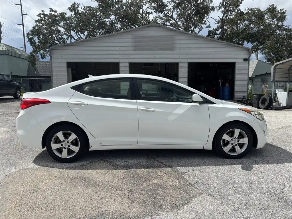 2013 Hyundai Elantra 1.8 GLS A T's photo