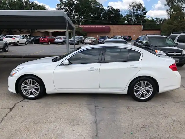 2010 INFINITI G 37 Journey's photo