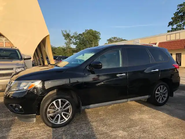 2013 Nissan Pathfinder SV FWD's photo