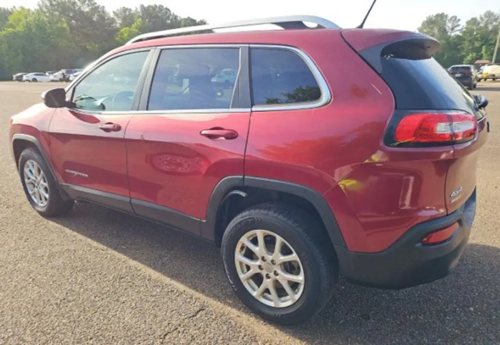 2014 Jeep Cherokee Latitude 4WD photo 3