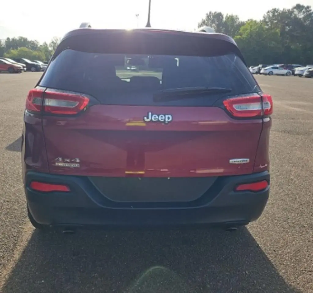 2014 Jeep Cherokee Latitude 4WD photo 5
