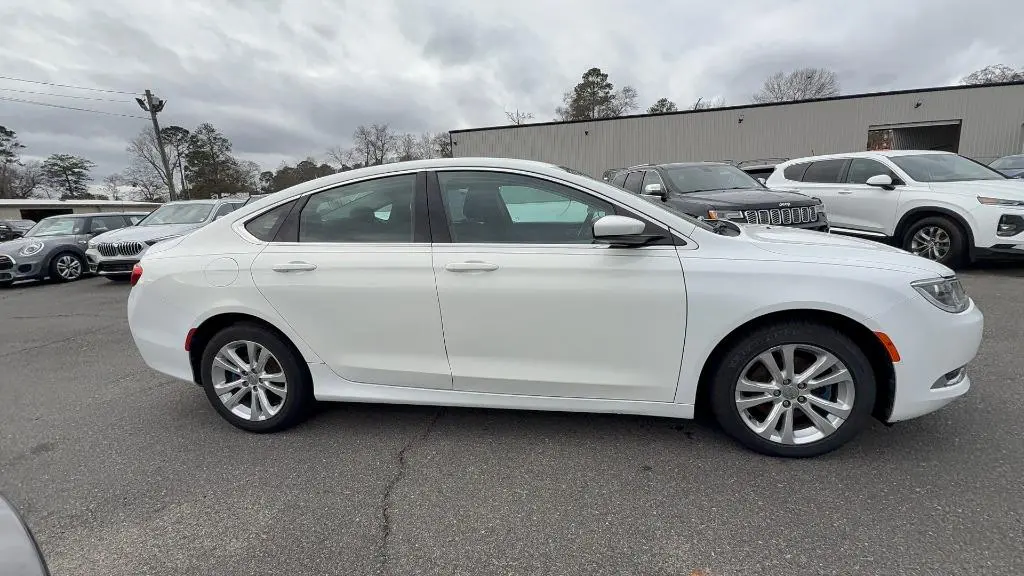 2015 Chrysler 200 Limited photo 5