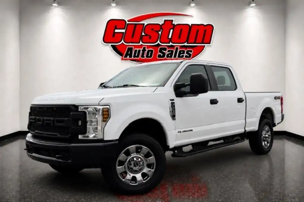 2018 Ford F-250 XL 4x4 Crew Cab 8' Box's photo