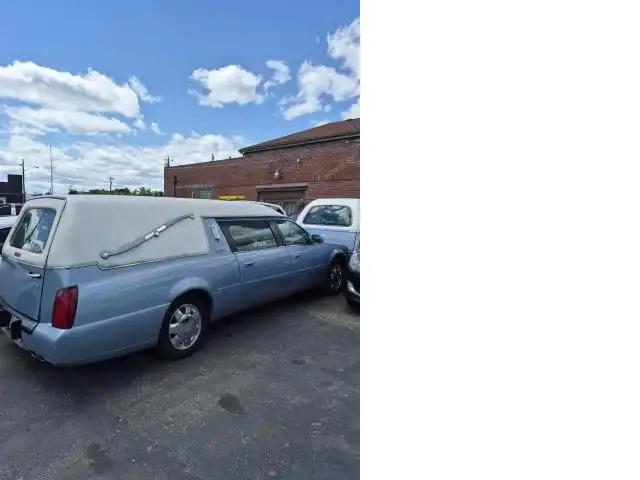 2004 Cadillac Commercial Chassis's photo