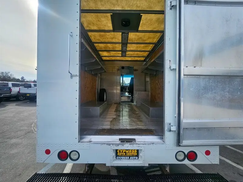2014 Ford E-Series Base photo 5