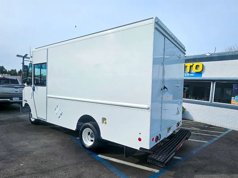 2014 Ford E-Series Base photo 4