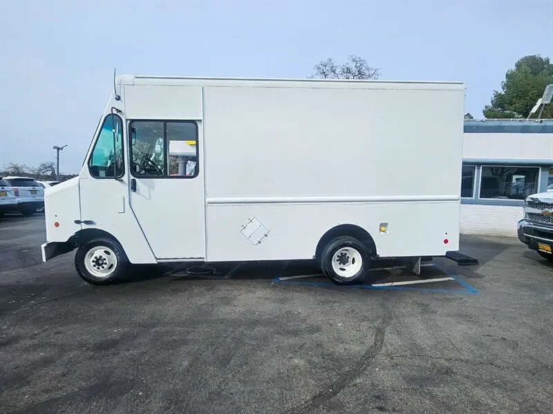 2014 Ford E-Series Base photo 3