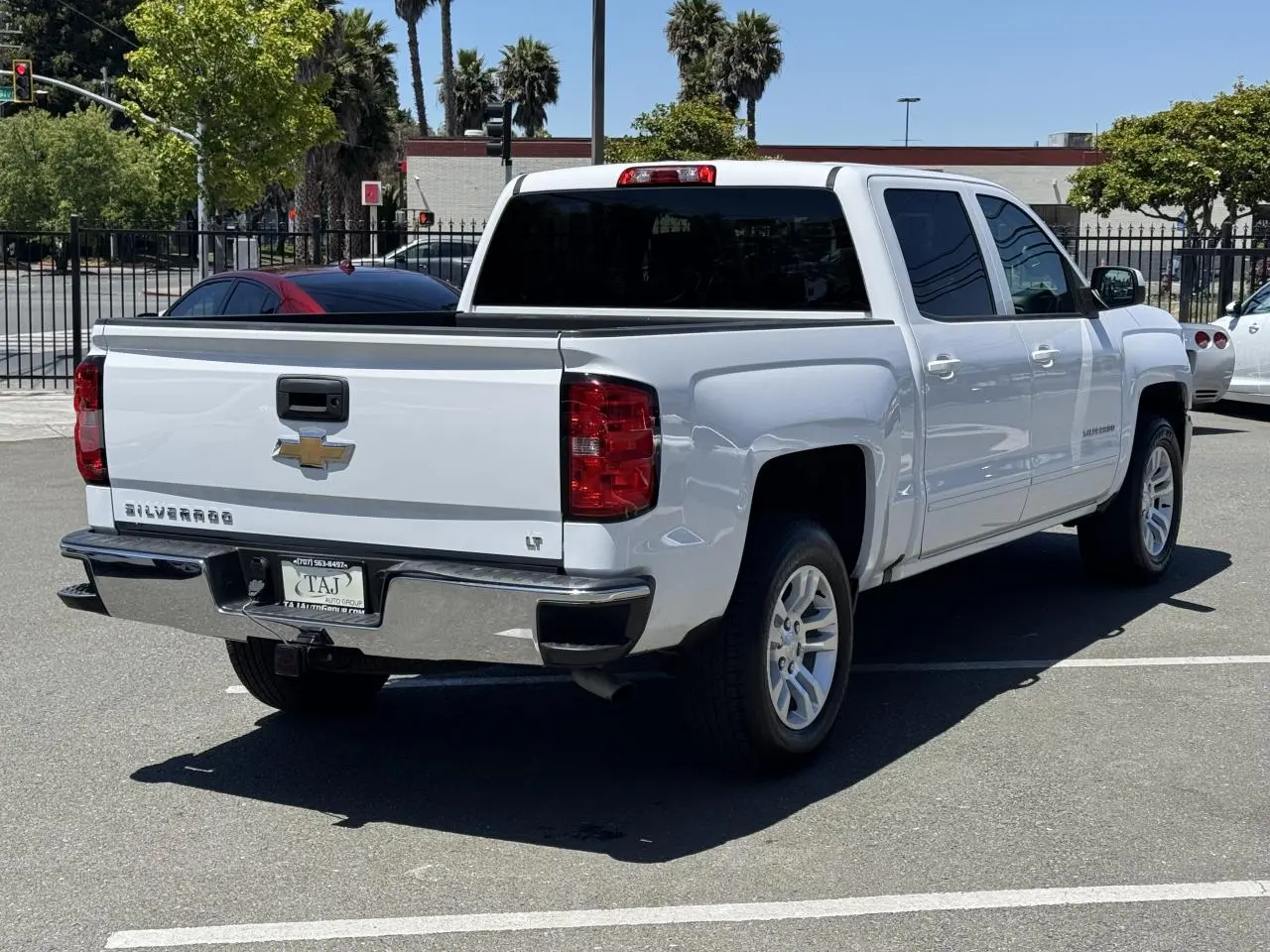 2017 Chevrolet Silverado 1500 LT Crew Cab Short Box photo 3