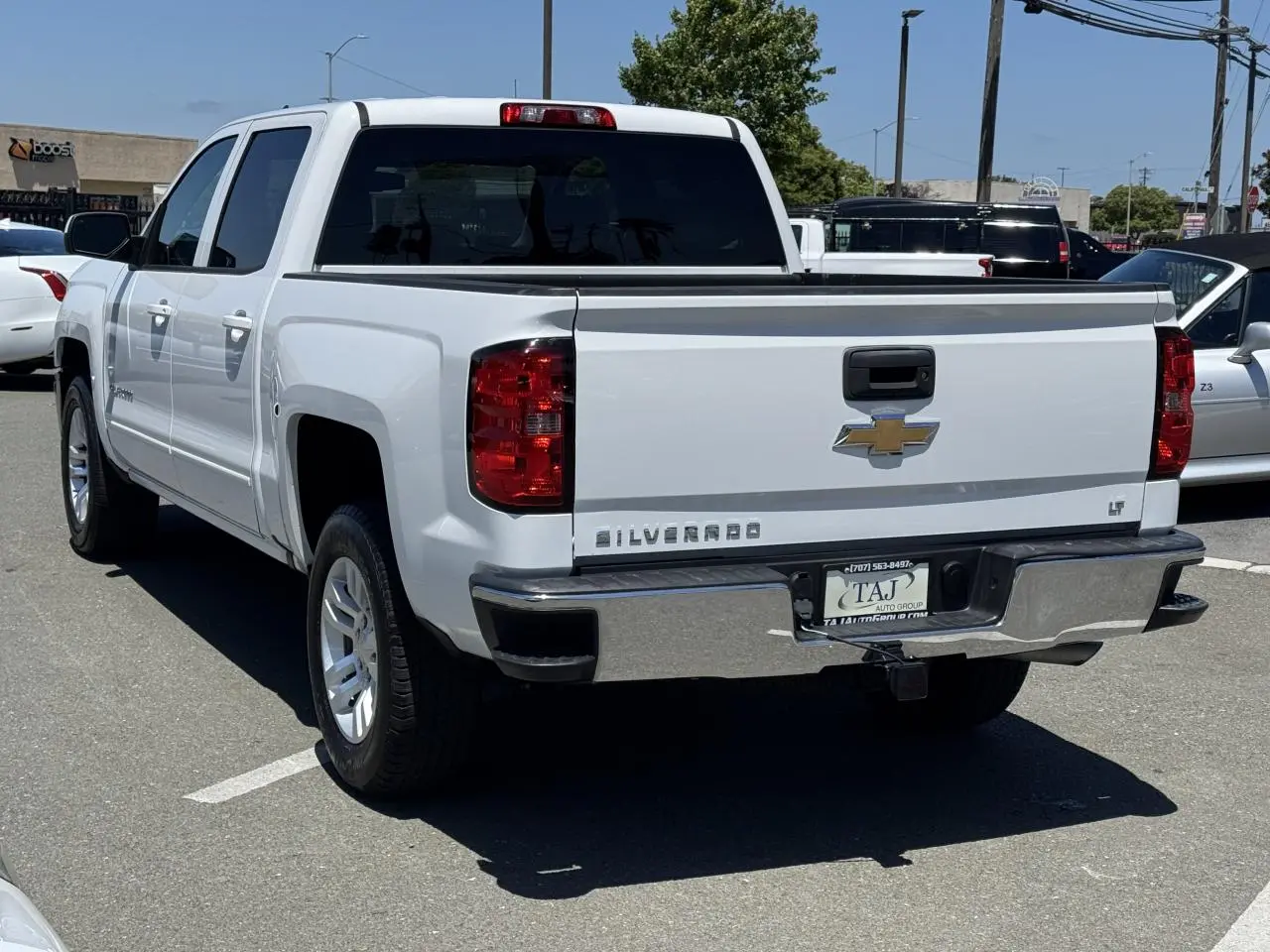 2017 Chevrolet Silverado 1500 LT Crew Cab Short Box photo 4