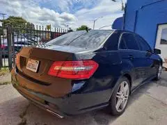 2010 Mercedes-Benz E-Class E550 Luxury photo 3