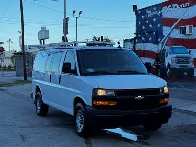 2019 Chevrolet Express Work Van HD 2500 photo 4