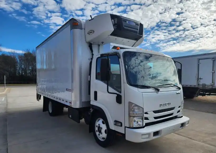 2017 Isuzu NPR-XD's photo