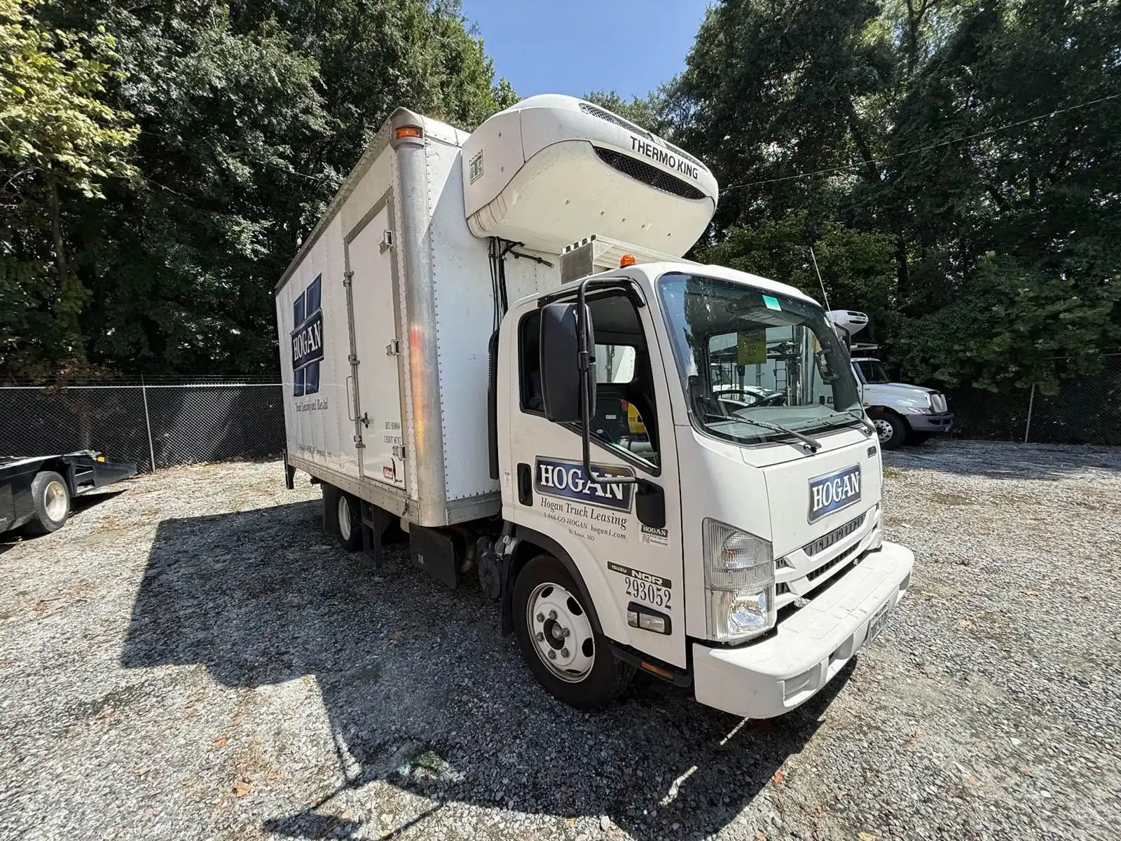 2019 Isuzu NQR NRR 16 REFRIGERATED TRUCK W LIFTGATE THERMO-KING T-690 MAX REEFER LOW MILES 1-OWNER's photo