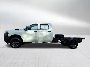 2026 RAM 3500 Tradesman 4WD Crew Cab photo 5