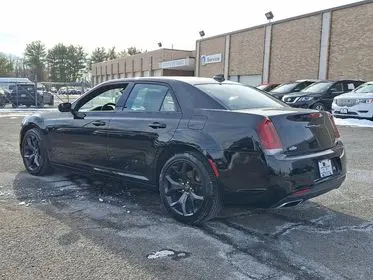 2023 Chrysler 300 S photo 4