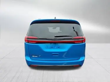 2026 Chrysler Pacifica Select photo 3