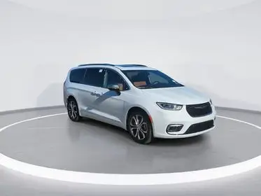 2026 Chrysler Pacifica Pinnacle photo 1