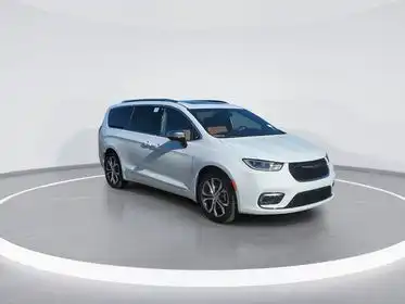 2026 Chrysler Pacifica Pinnacle's photo