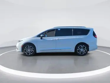 2026 Chrysler Pacifica Pinnacle photo 4