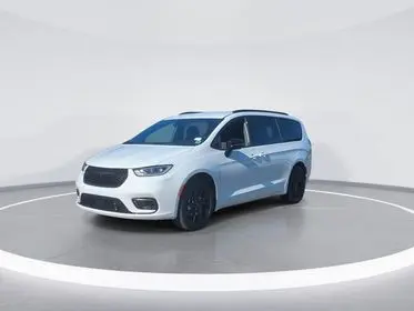 2026 Chrysler Pacifica Select photo 3