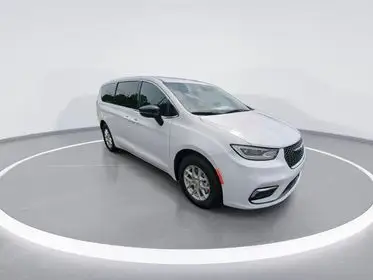 2026 Chrysler Pacifica Select photo 1